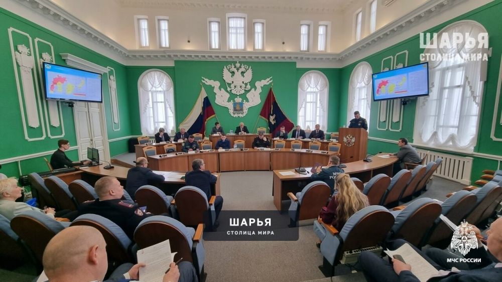 Метровые сугробы "намекают" на активную подготовку к паводку — Шарья — фото 4