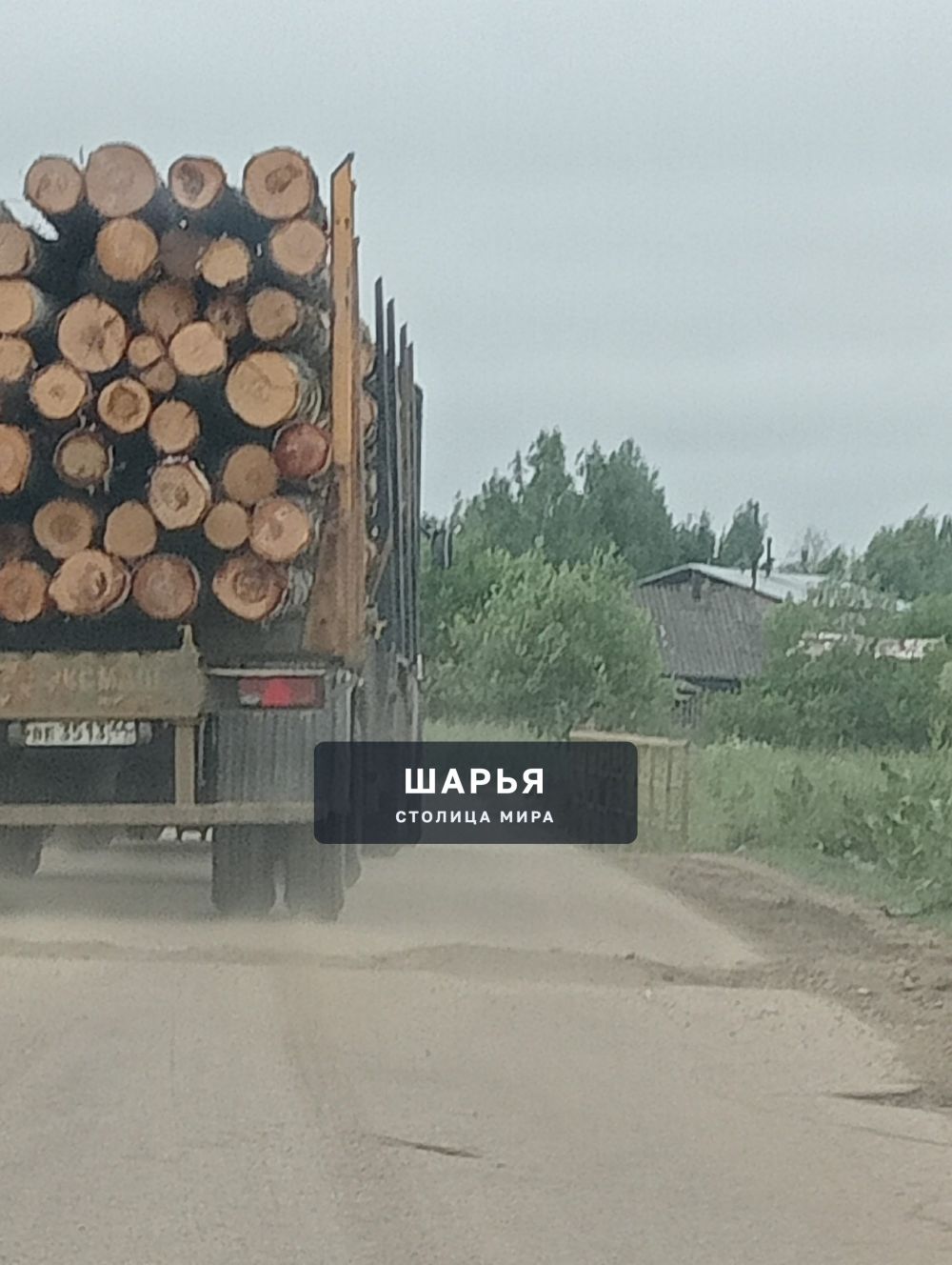 Сегодня утром едем и видим такую картину...У меня вопрос, можно ли ехать гружёному ,с прицепом… — Шарья — фото 2