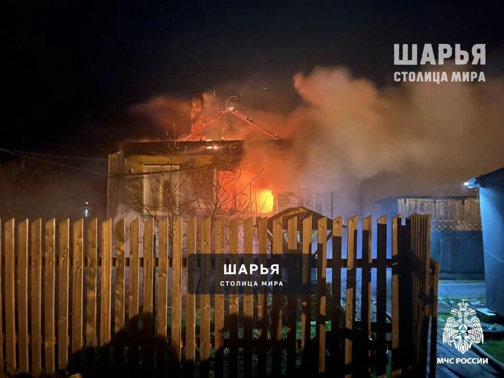 В Шарье сгорел дом многодетной семьи — Шарья — фото 1
