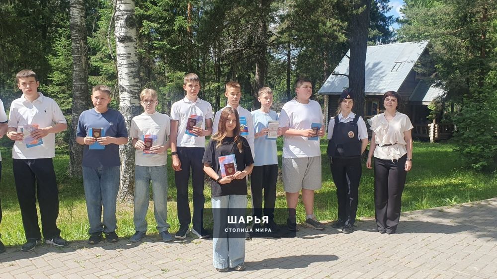 В Шарье паспорта вручали в памятные даты июня — Шарья — фото 6