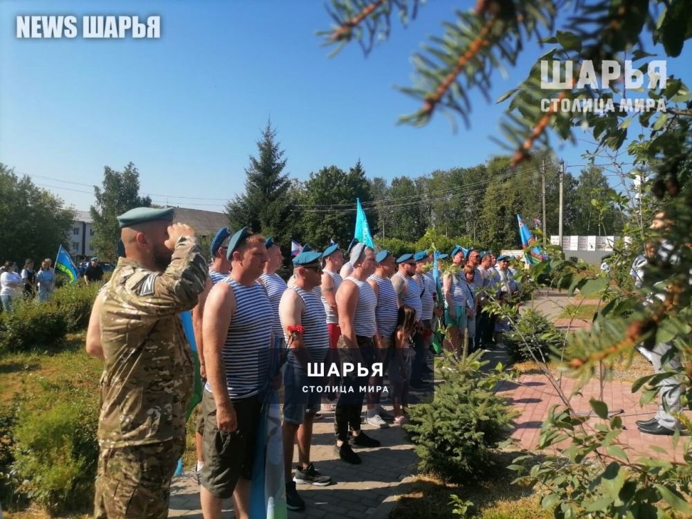 Десантники Шарьи провели автопробег и торжественный митинг в юбилейный день создания ВДВ — Шарья — фото 4