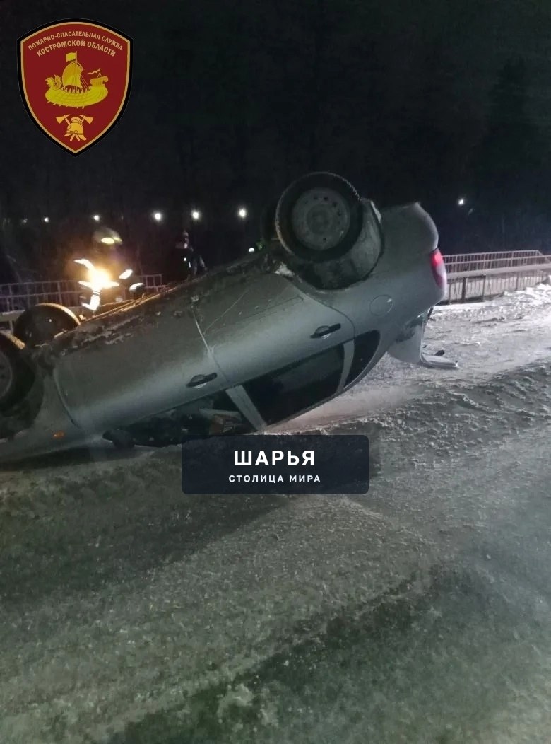 Женщина с ребенком перевернулись в автомобиле в Шарье — Шарья — фото 2