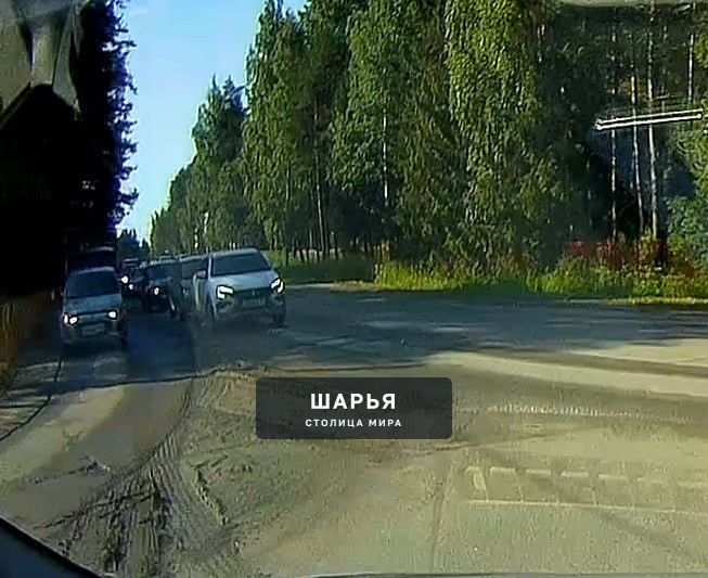 Хочется вернуться к теме подметания дорог на оставшемся в городе асфальте: прошло больше 3-х… — Шарья — фото 2