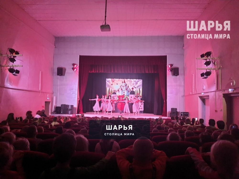Несколько дней шарьинцы наслаждались музыкальным спектаклем "Время для Алисы" — Шарья — фото 3