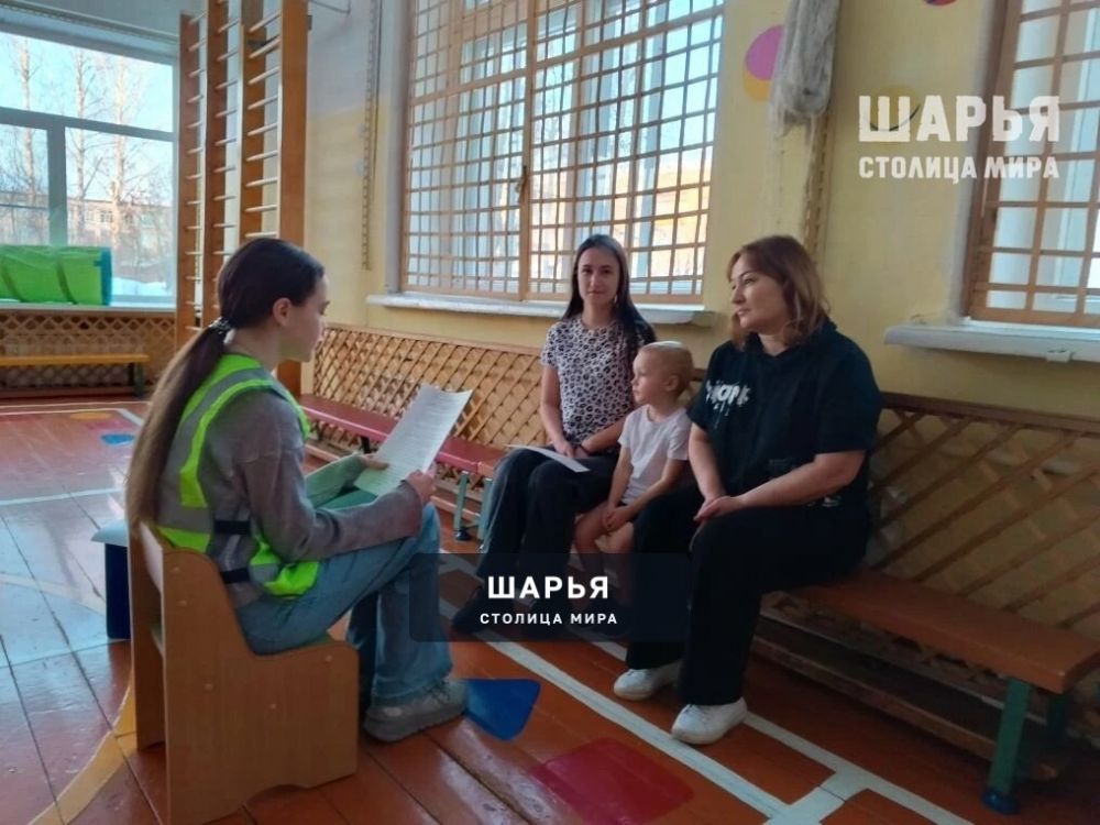 Три поколения шарьинцев вместе учат правила дорожного движения — Шарья