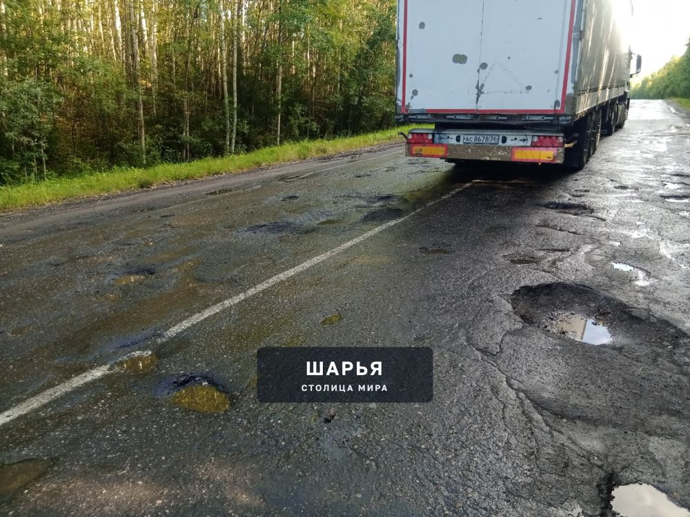 И снова"РАДУЕТ" водителей дорога Шарья-Ветлуга.Ямы с каждым днём шире и глубже,особенно после… — фото 4