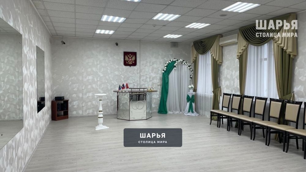 Обновленный интерьер Шарьинского ЗАГСа оценил заместитель губернатора — Шарья — фото 2
