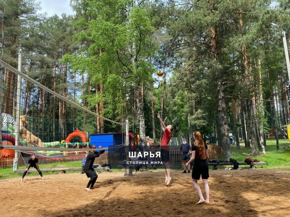31 мая в городском парке прошли увлекательные соревнования по волейболу в формате 2 на 2 — Шарья