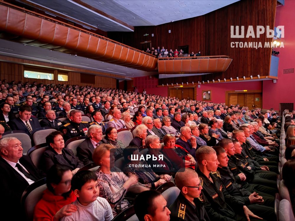 В День народного единства в Костроме чествовали участников СВО, тружеников предприятий… — Шарья — фото 2