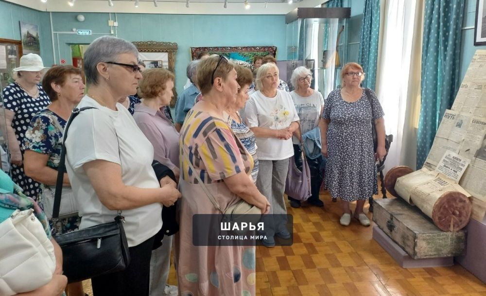 Активисты Центра общения старшего поколения посетили выставку, посвященную юбилею Шарьи — Шарья — фото 2