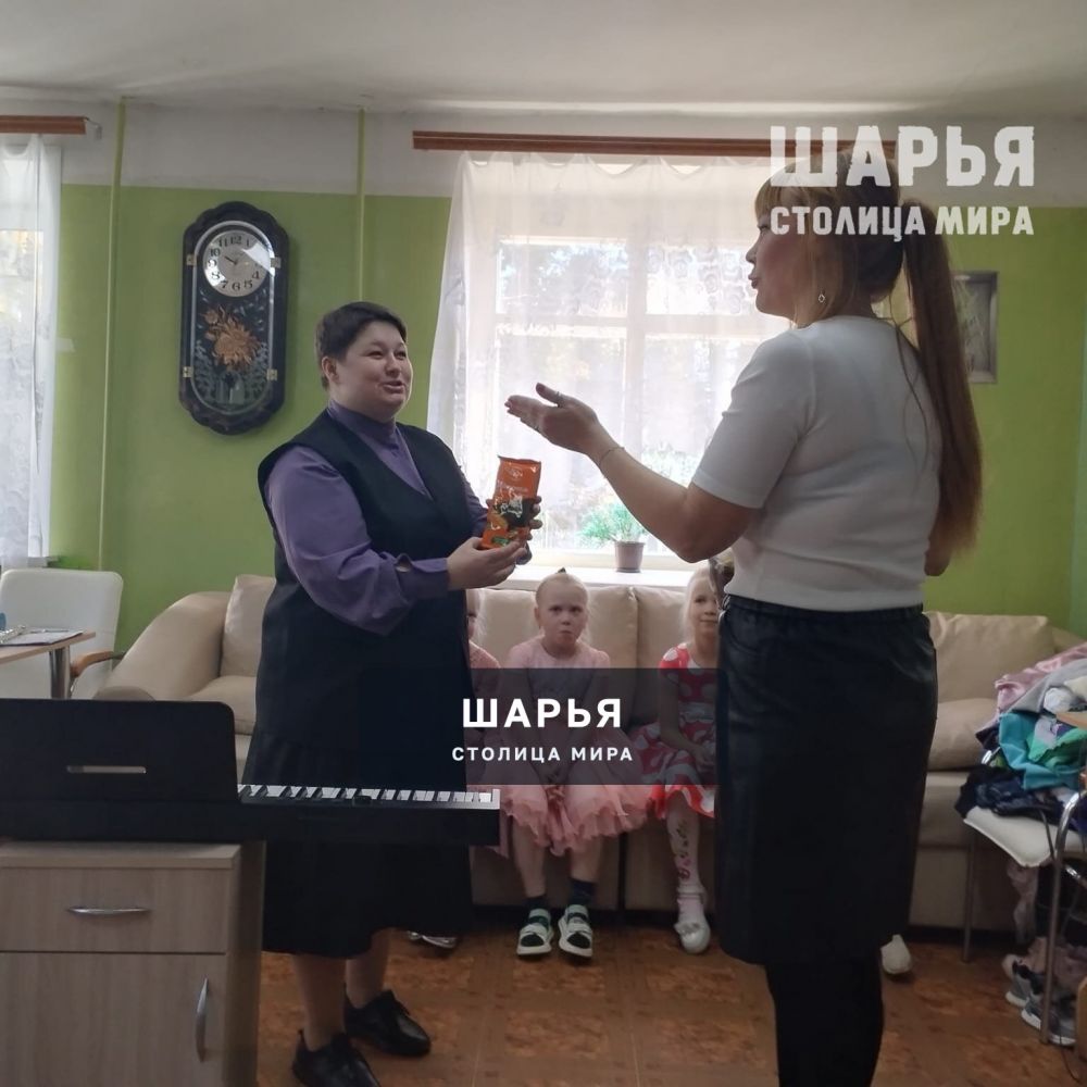 Дошколята Шарьи подарили музыкальный концерт одиноким бабушкам и дедушкам Шарьи — Шарья — фото 5
