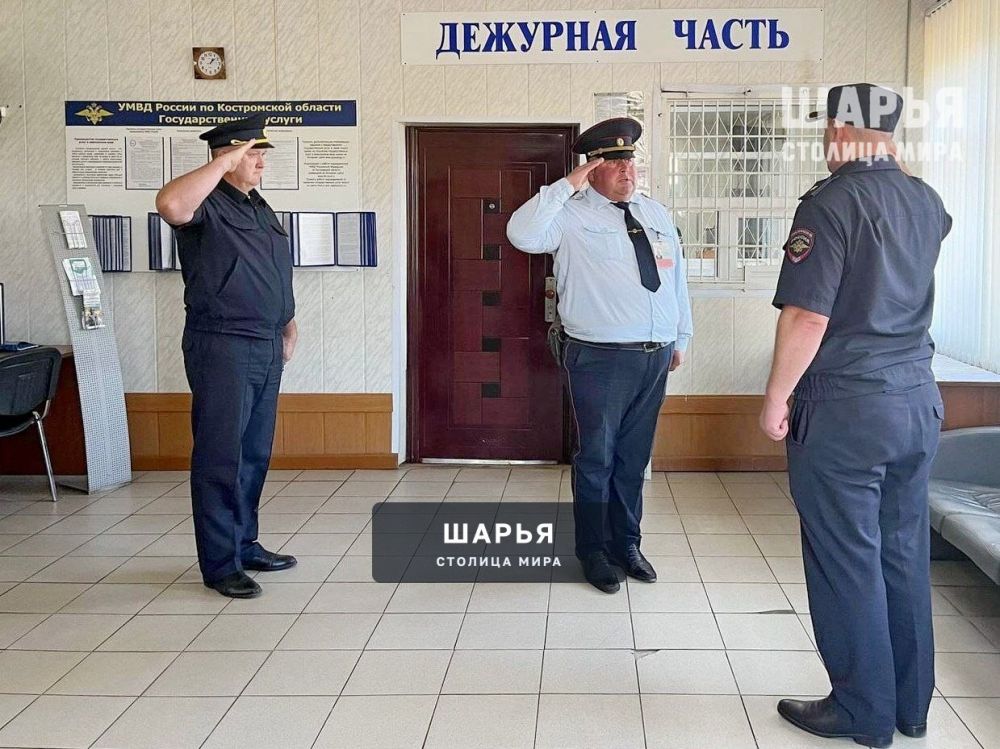 Начальник регионального УМВД Александр Арапов посетил с рабочим визитом дежурную часть Шарью — Шарья — фото 5