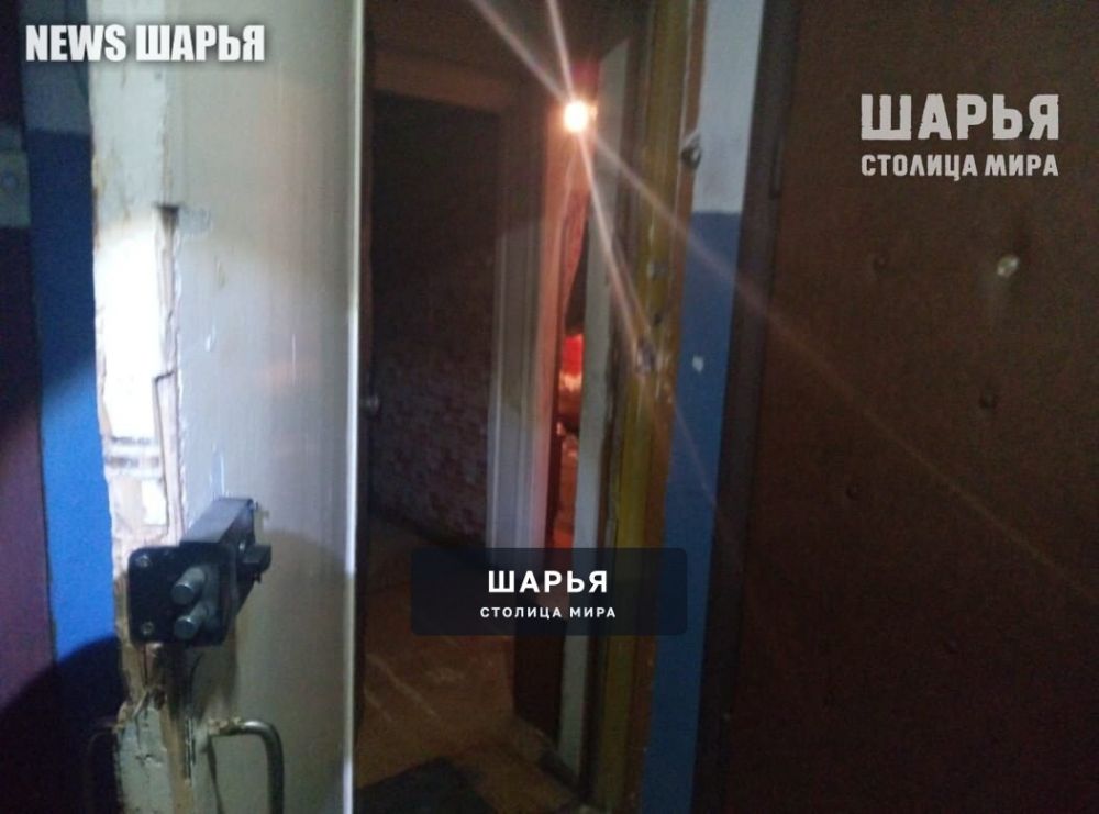 Спасатели Пожарно-спасательной службы Костромской области мастерски вскрывают двери — Шарья