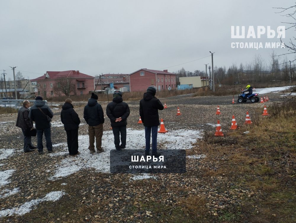 Первые школьники Шарьи сдали внутренние экзамены на права категории А1 — Шарья — фото 3