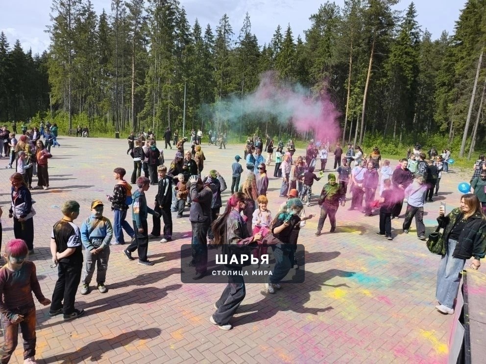 На пару часов Городской парк Шарьи превратился в настоящую феерию цвета и радости — Шарья — фото 9