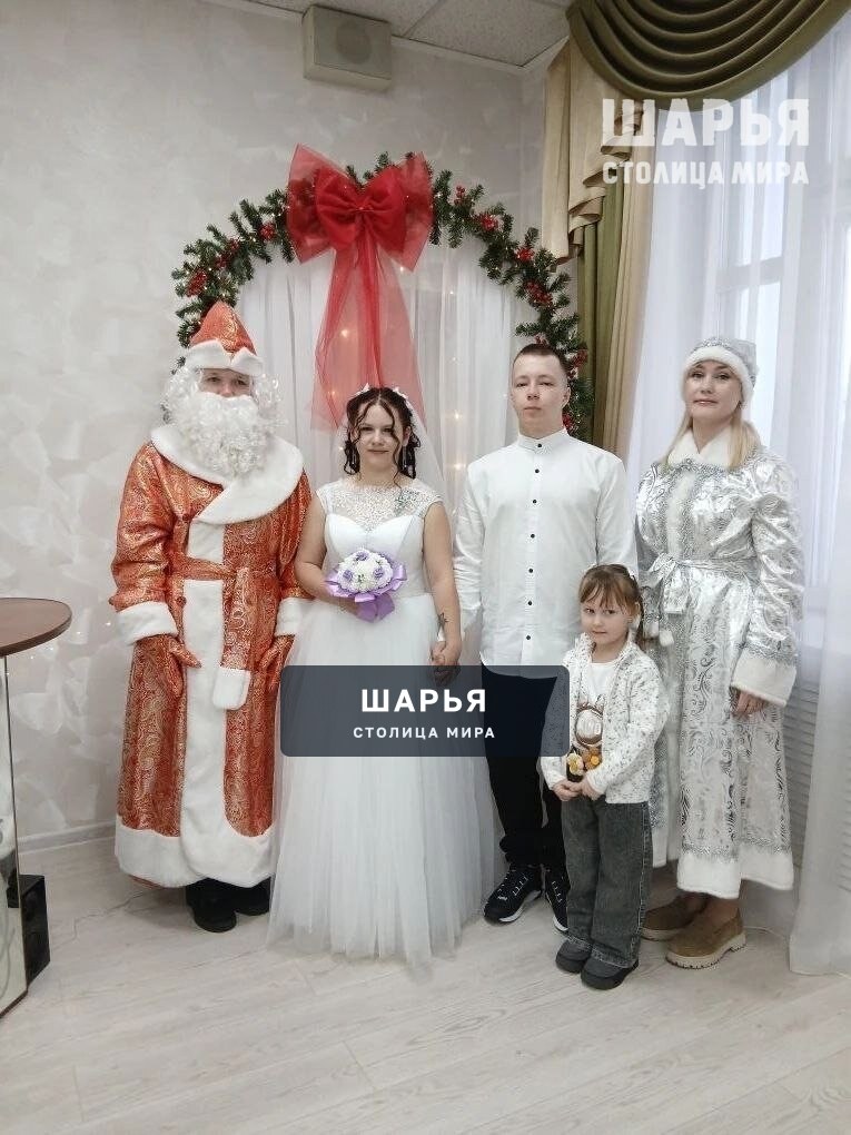 Дед Мороз со Снегурочкой поздравили молодоженов Шарьи — Шарья — фото 5