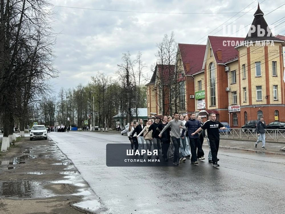 Репетиция парада юнармейцев прошла вчера в центре города — Шарья — фото 2