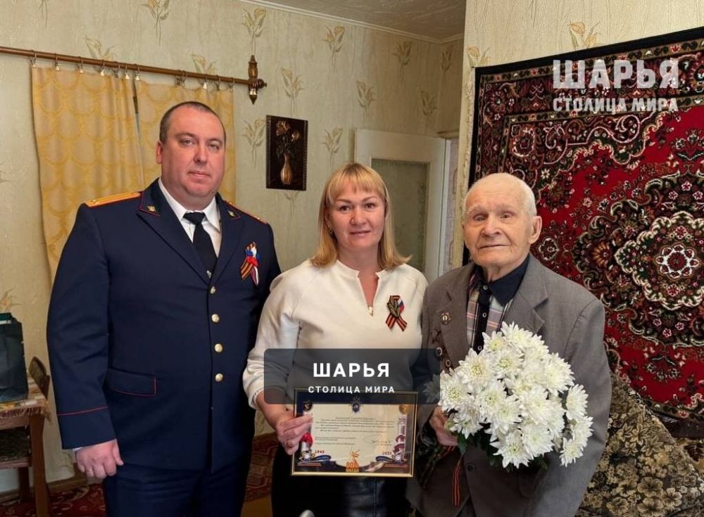 В канун Дня Победы офицеры СУ СК России навестили шарьинского долгожителя - легенду - Геннадия… — Шарья — фото 4