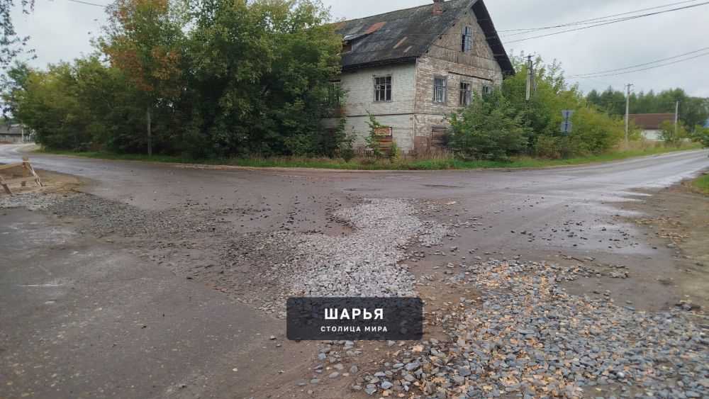 Очень давно хотелось поднять тему, вот по этим крупным камням, находящимся на проезжей части… — Шарья — фото 2