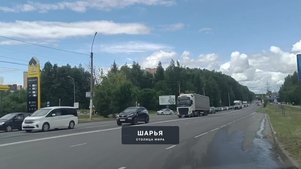 Очередь на заправку в Костроме — Шарья