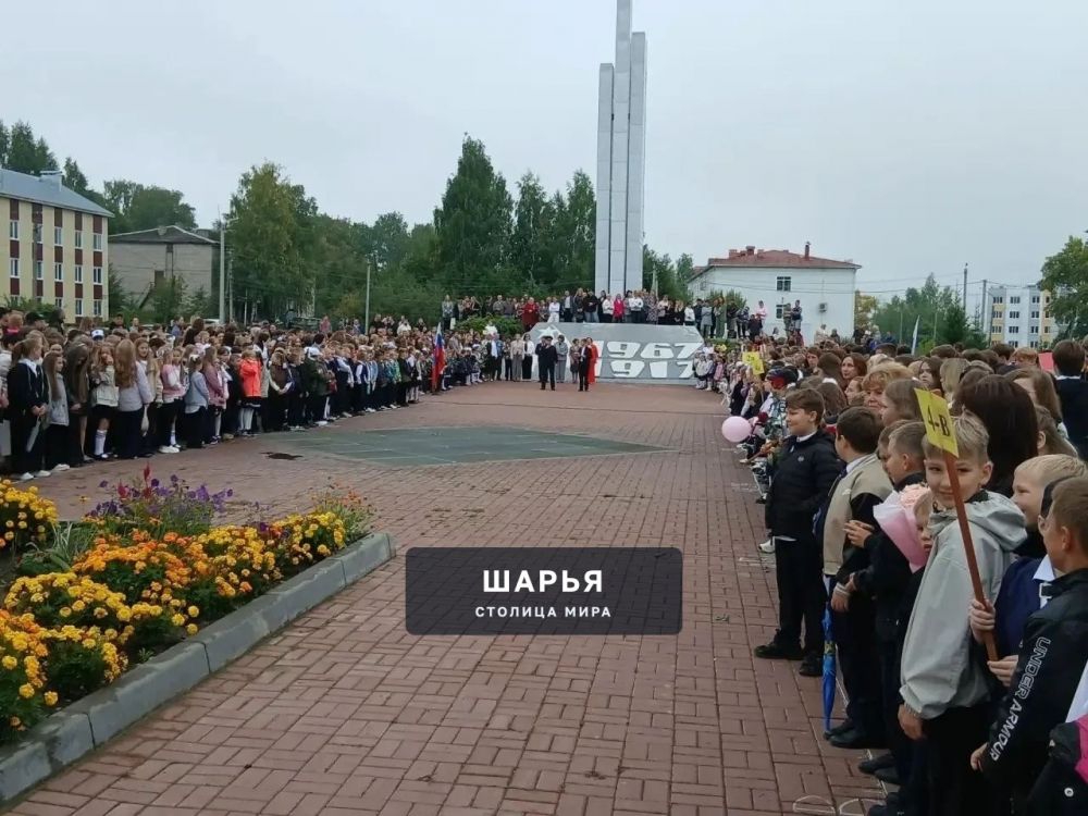 Шарьинские автоинспекторы поздравили школьников с Днём знаний — Шарья