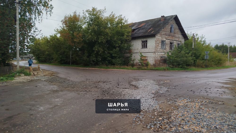 Очень давно хотелось поднять тему, вот по этим крупным камням, находящимся на проезжей части… — Шарья — фото 3