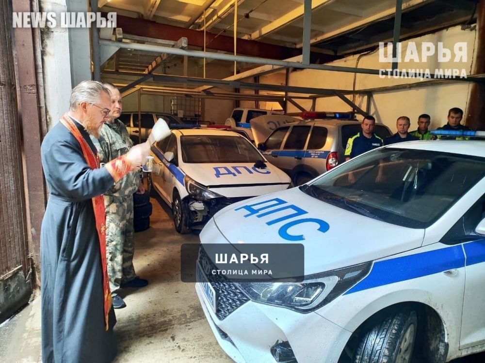 Полицейские Шарьи встретились с благочинным Шарьинского округа церквей — Шарья — фото 2
