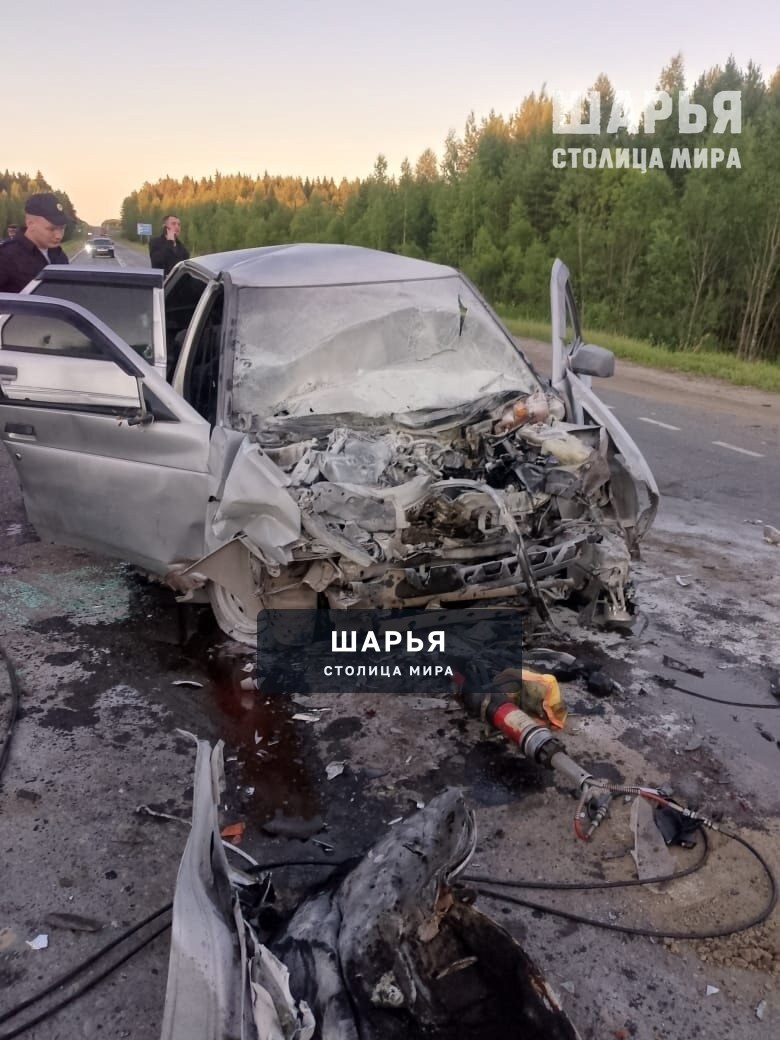 Под Шарьей молодежь въехала в прицеп — Шарья — фото 3