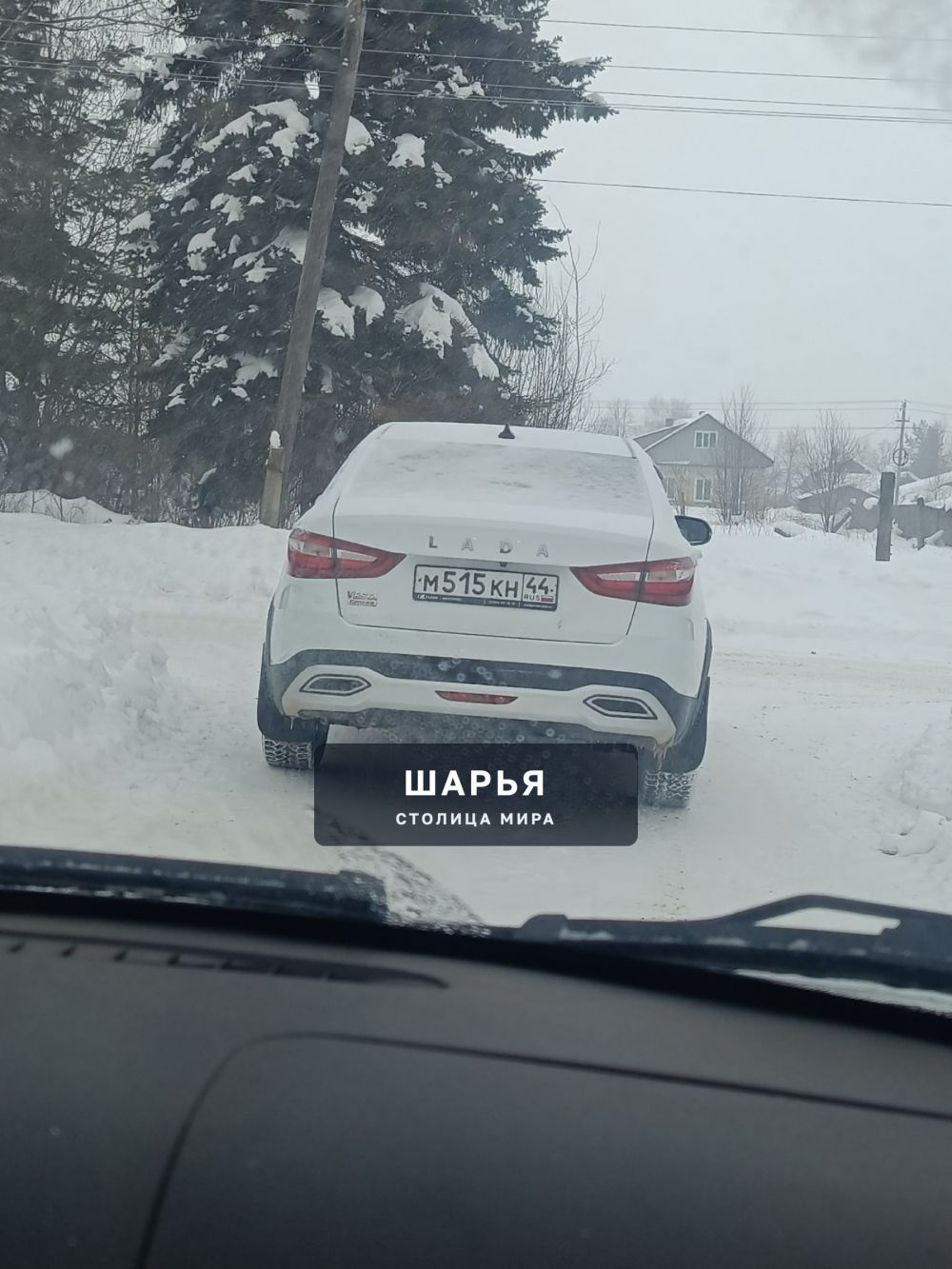 Кто так паркуется? Ни заехать, ни выехать — Шарья