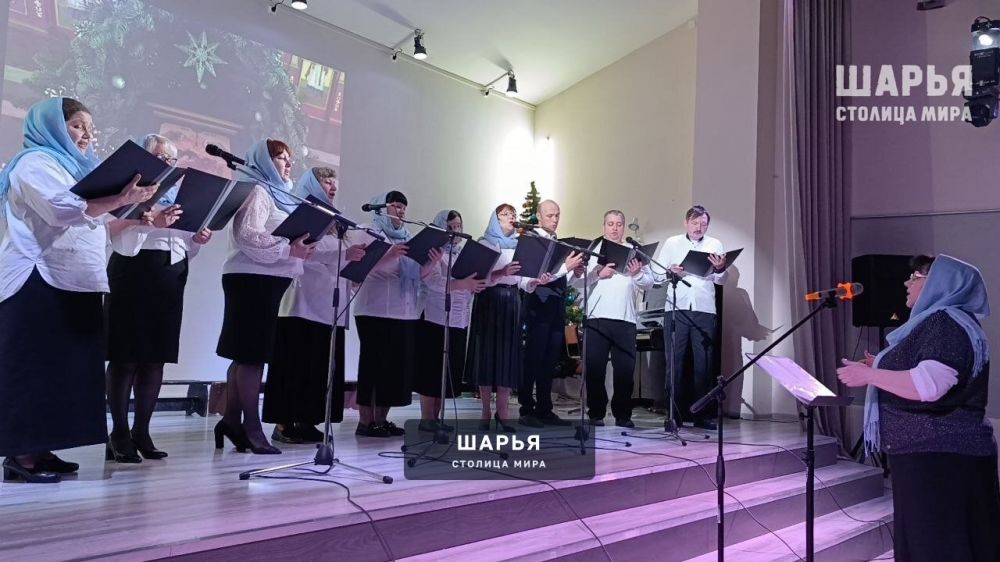 Для шарьинцев и гостей города в Романовском зале расцвел "Духовный сад" — Шарья — фото 8