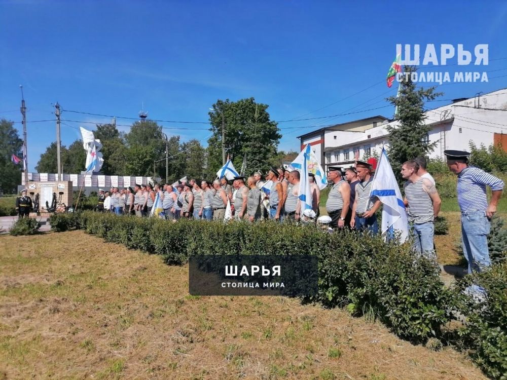 Шарьинские моряки в день ВМФ, провели торжественное построение — Шарья — фото 4