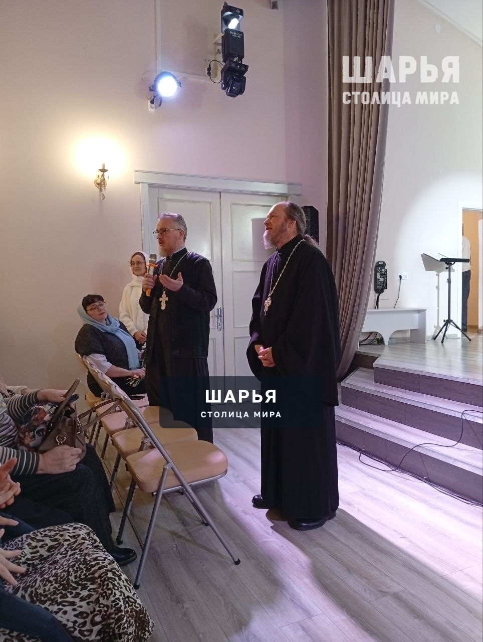 Для шарьинцев и гостей города в Романовском зале расцвел "Духовный сад" — Шарья — фото 1