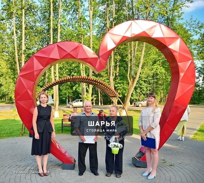 В шарьинском сквере у городского ЗАГС чествовали "золотых" юбиляров — Шарья — фото 2
