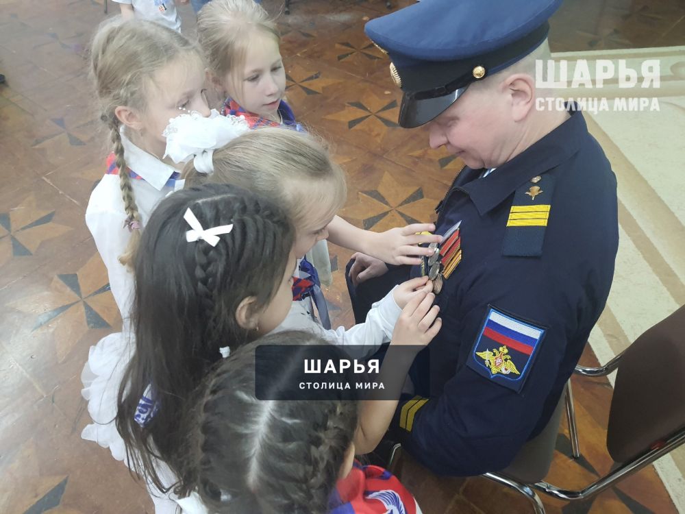 Детсадовцы поздравили бойца СВО с его профессиональным военным праздником — Шарья — фото 3
