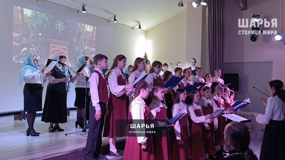 Для шарьинцев и гостей города в Романовском зале расцвел "Духовный сад" — Шарья — фото 9
