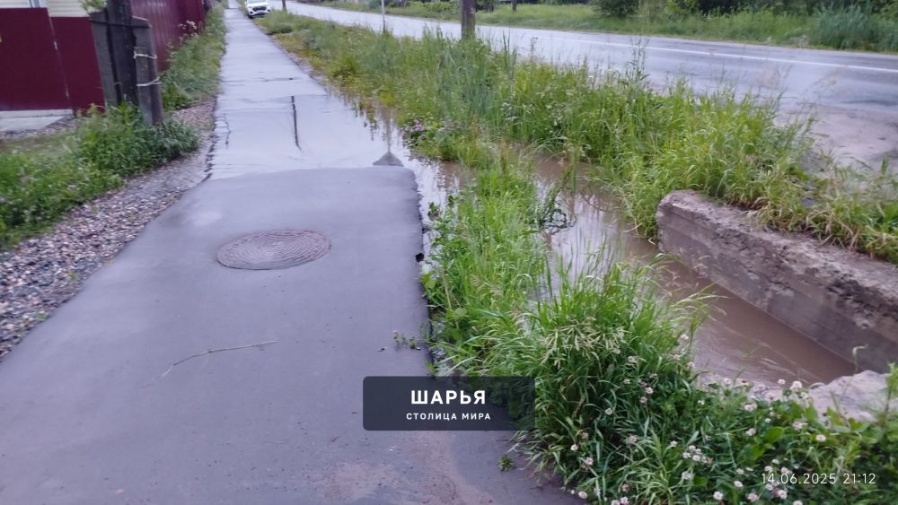 Тротуар на улице Ленина после сильного ливня с 1 по 4 фото — Шарья — фото 6