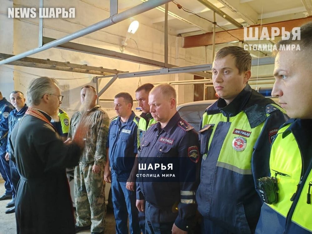 Полицейские Шарьи встретились с благочинным Шарьинского округа церквей — Шарья — фото 3