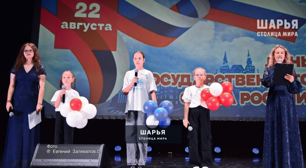В Шарье торжественно вручили паспорта юным шарьинцам — Шарья — фото 2