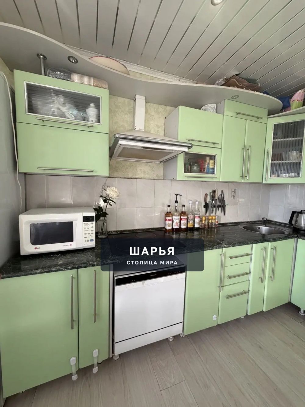 Угловой кухонный гарнитур с барной стойкой, плитой, вытяжкой, раковиной, микроволновой печью… — Шарья — фото 6
