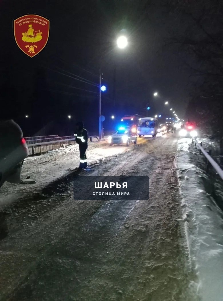 Женщина с ребенком перевернулись в автомобиле в Шарье — Шарья — фото 3