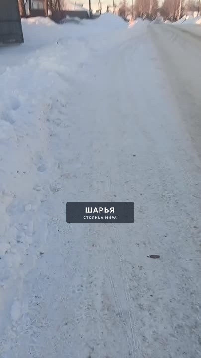 Ул. Сергея Громова, вот по таким тротуарам приходится ходить школьникам, да и не только им… — Шарья