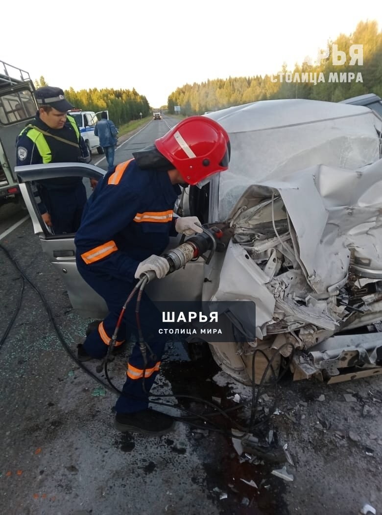 Под Шарьей молодежь въехала в прицеп — Шарья — фото 2