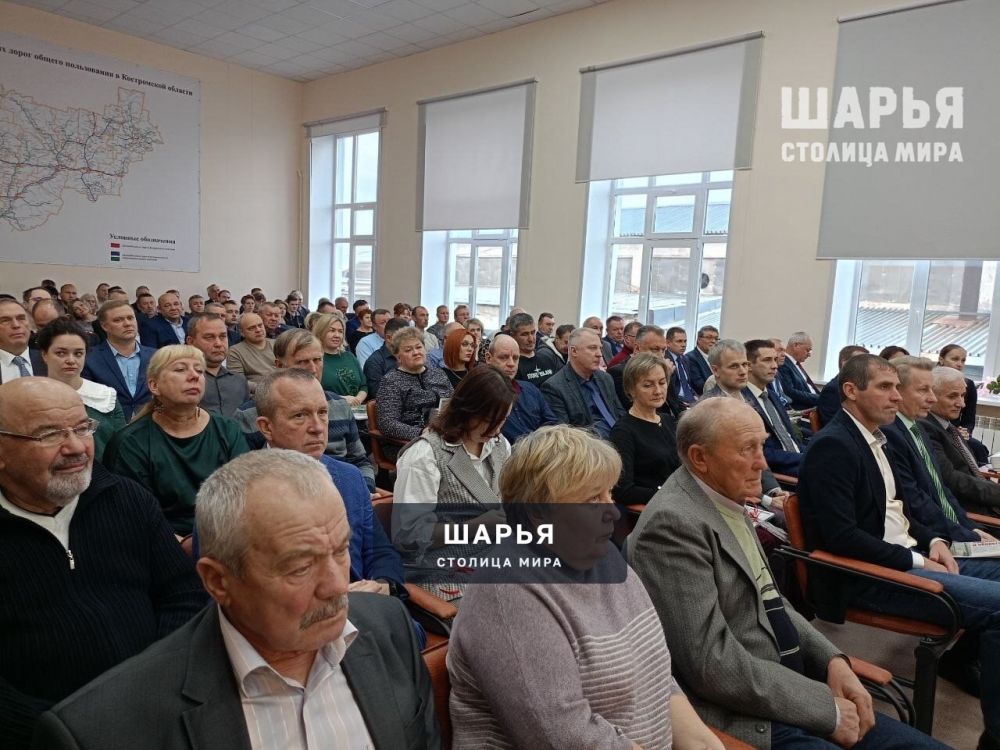 В преддверии профессионального праздника губернатор вручил дорожникам министерские и областные… — Шарья — фото 3