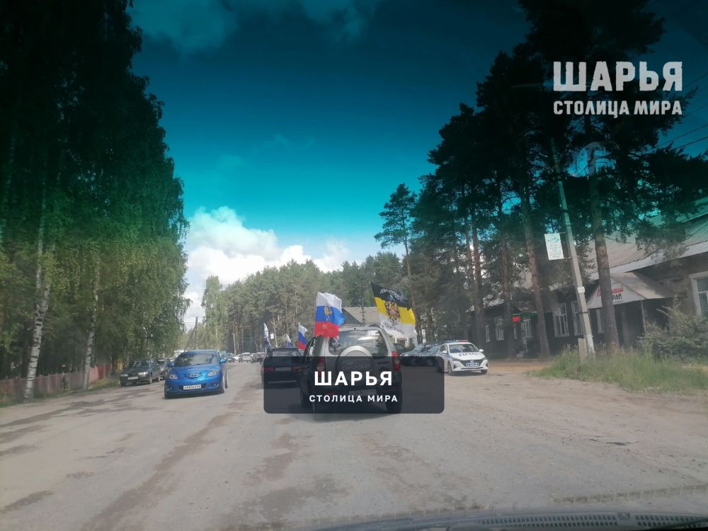 Спонтанный автопробег, посвящённый Дню России, прошёл в Шарье — Шарья — фото 2