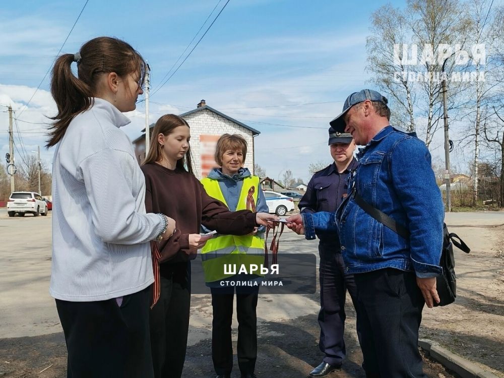 В преддверии Дня Победы в Шарье прошла патриотическая акция «Георгиевская ленточка» с участием… — Шарья — фото 3