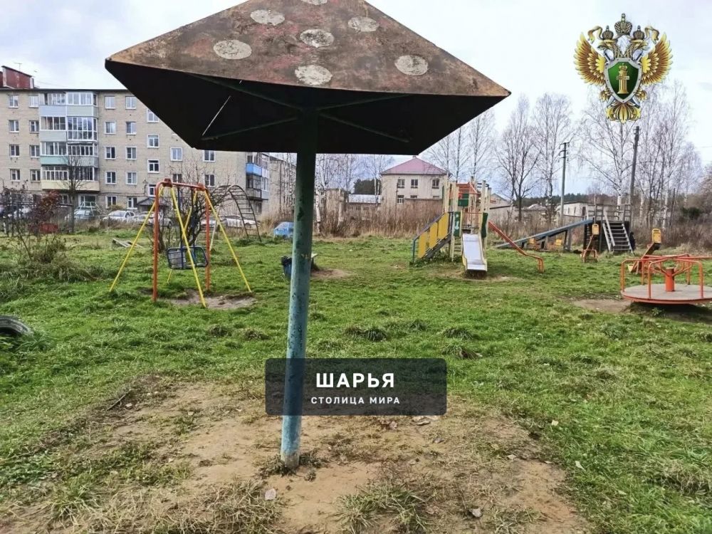 В соцсетях шарьинские родители рассказали об аварийной и, как оказалось, бесхозной детской… — Шарья — фото 2