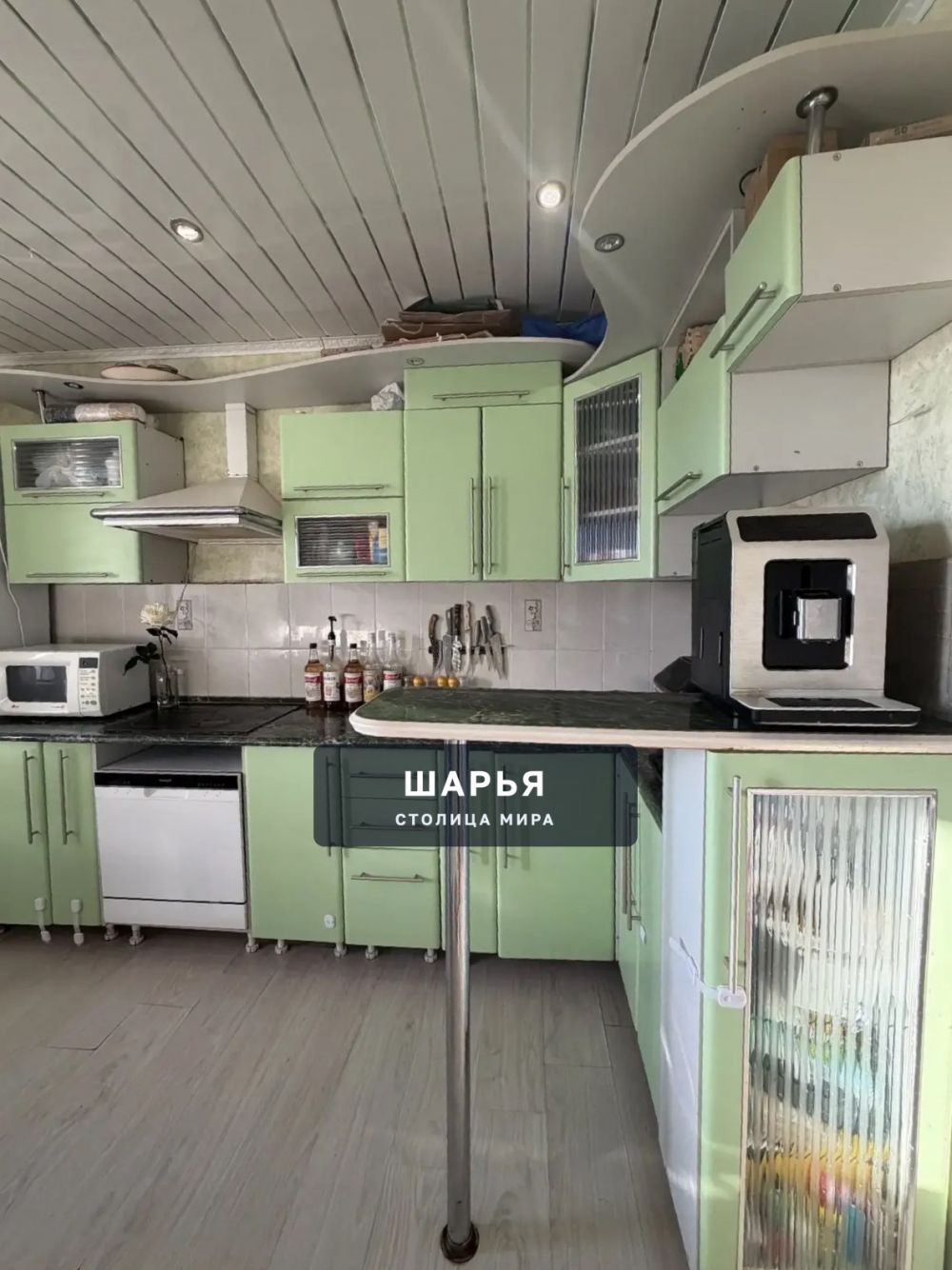 Угловой кухонный гарнитур с барной стойкой, плитой, вытяжкой, раковиной, микроволновой печью… — Шарья — фото 9