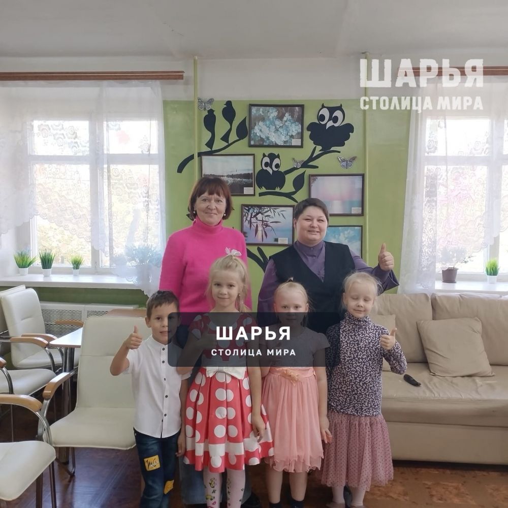 Дошколята Шарьи подарили музыкальный концерт одиноким бабушкам и дедушкам Шарьи — Шарья — фото 3