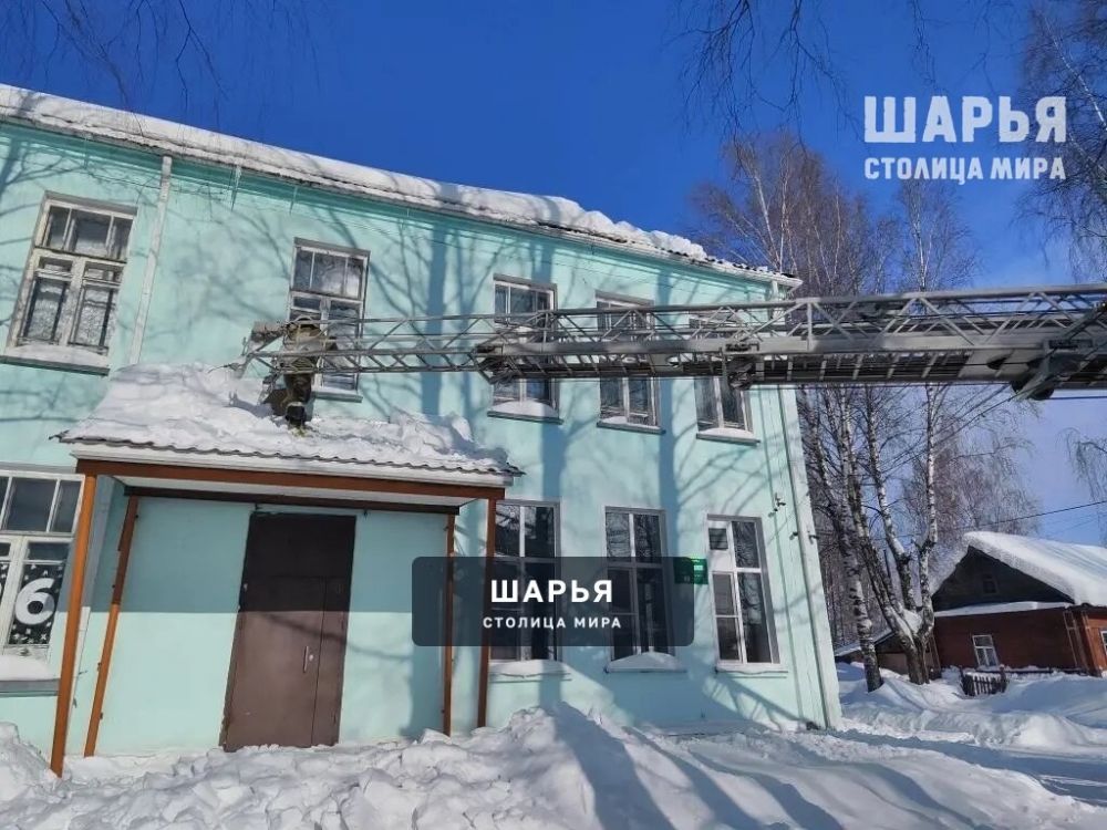 И вновь огнеборцы спасают шарьинцев от сосулек и снега — Шарья — фото 4