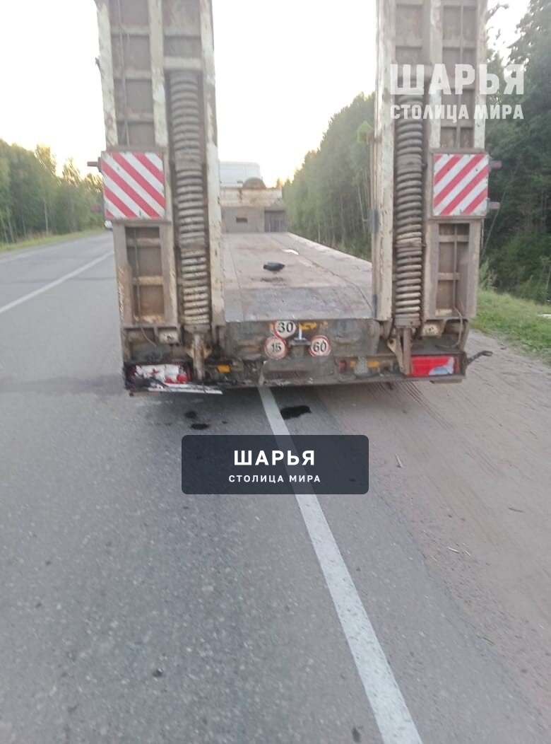Под Шарьей молодежь въехала в прицеп — Шарья — фото 4